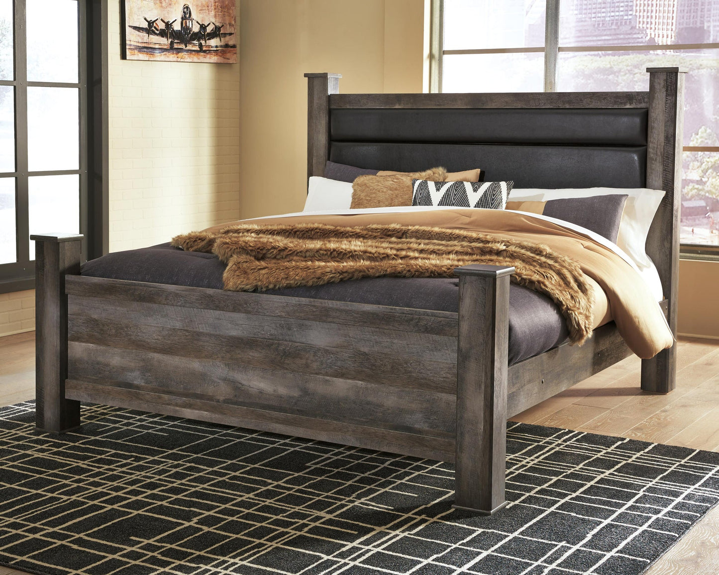 Wynnlow  Poster Bed With Mirrored Dresser, Chest And Nightstand