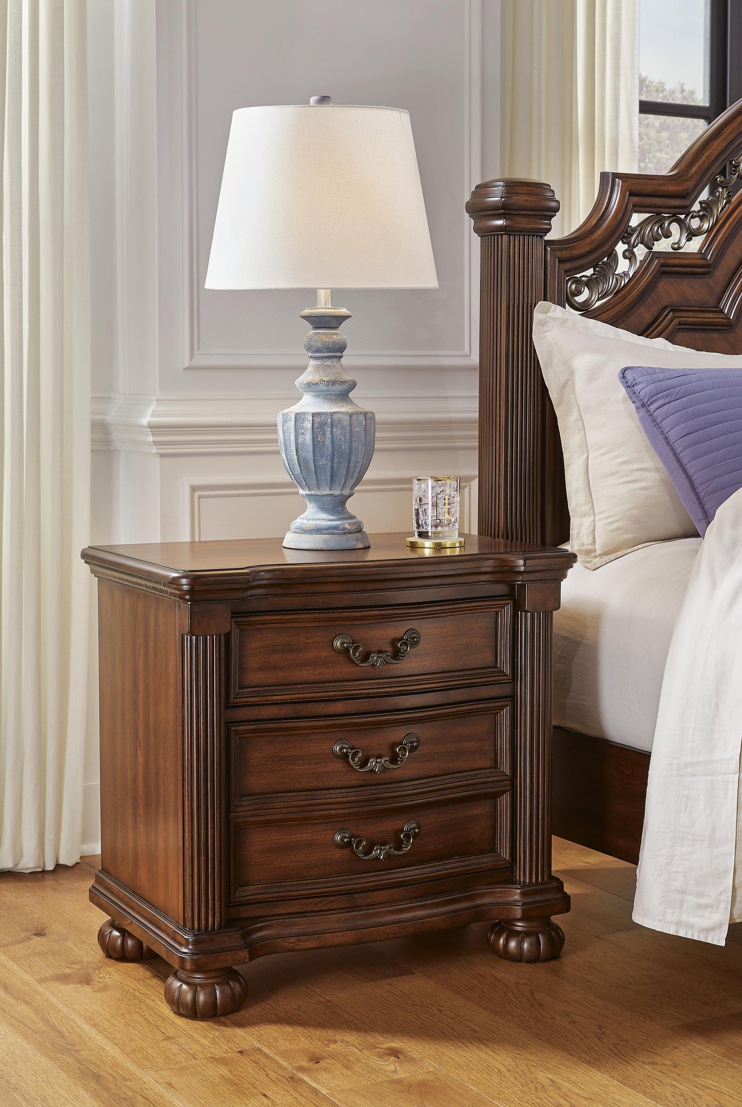 Lavinton  Poster Bed With Mirrored Dresser And Nightstand