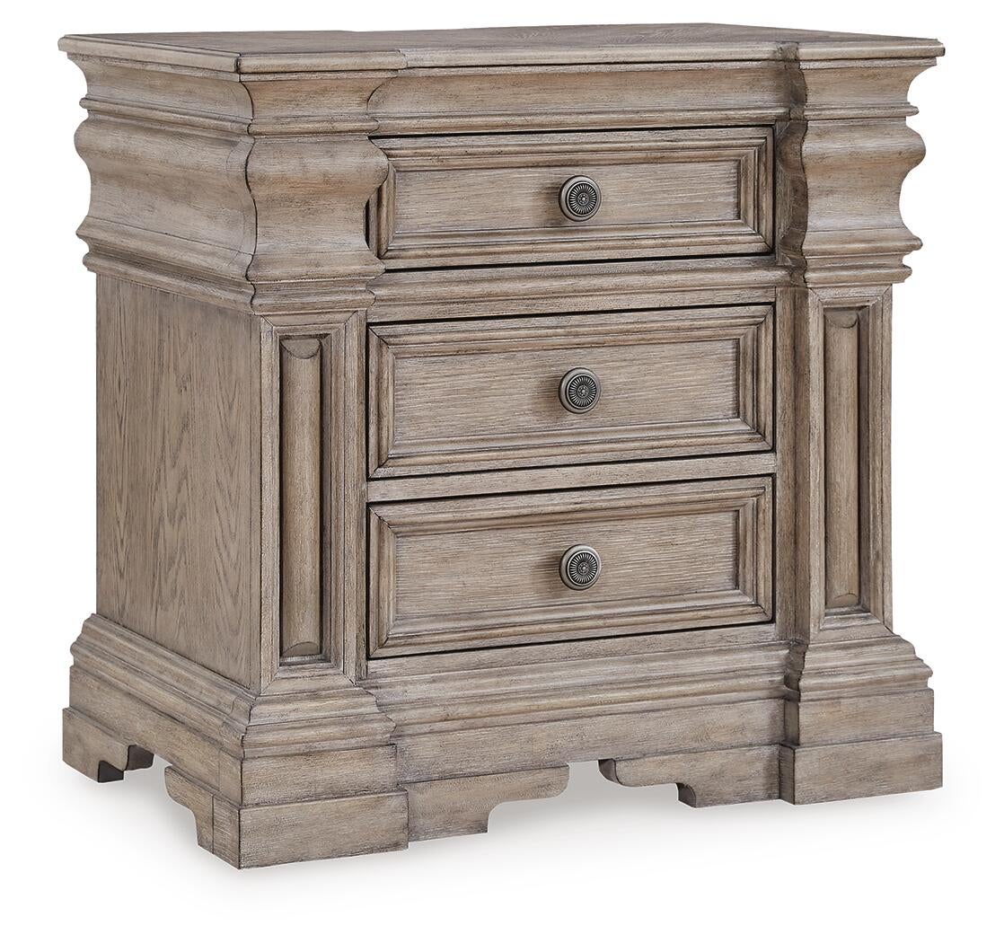 Blairhurst California  Panel Bed With Mirrored Dresser And Nightstand