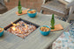 Mesa para fogata de Cliff Trails Square